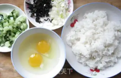 Make A simple version of egg fried rice step 0