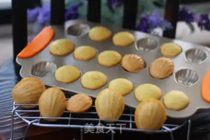 Make Orange Madeleine step 8