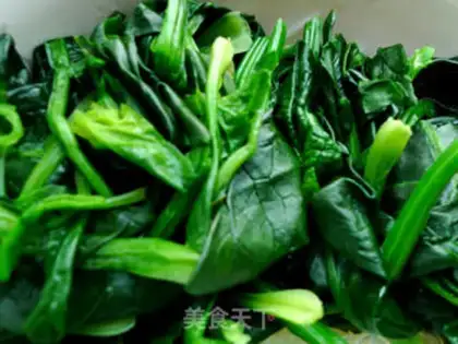 Make A spinach fan salad step 2