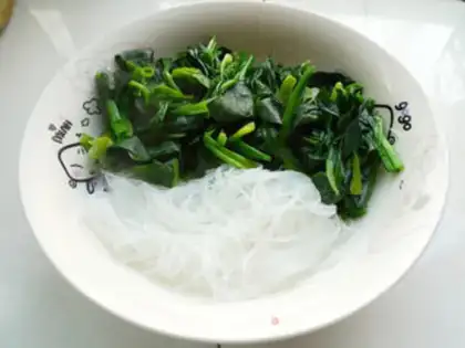 Make A spinach fan salad step 4
