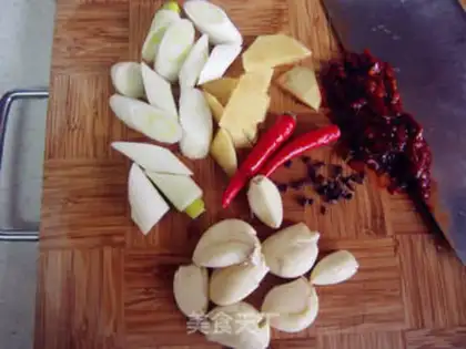 Make Spicy pig hoof step 2