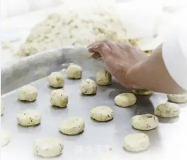 Make Rose flowers, soft cookies step 3