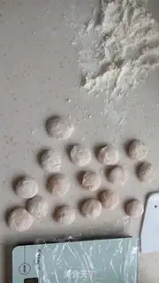Make Strawberry roses step 4