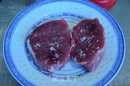 Make Black pepper steak step 1