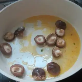 Make Curryball boils mushrooms step 2