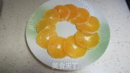 Make A happy fruit platter step 1
