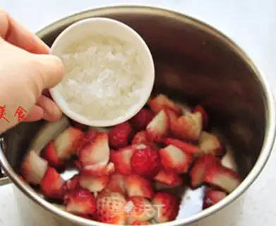 Make Three chickens of fruit step 1