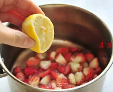 Make Three chickens of fruit step 2
