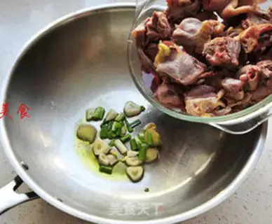 Make Three chickens of fruit step 4