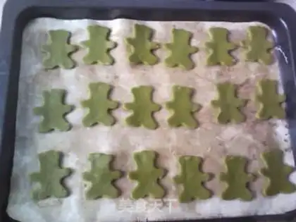 Make Little bear put on the tea cookies step 8