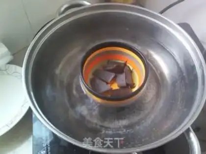 Make Little bear put on the tea cookies step 11