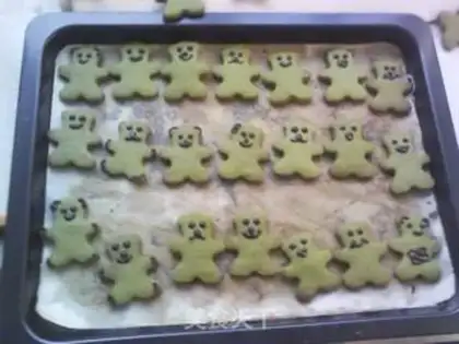 Make Little bear put on the tea cookies step 12