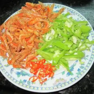 Make Peppers fried shrimp step 1