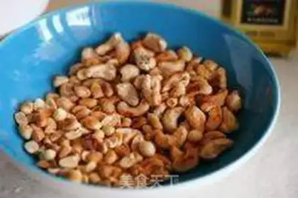 Make Sweet Roller nut sauce step 1