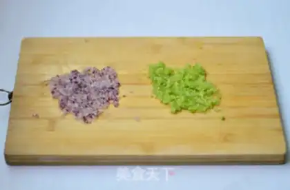 Make Egg cup salad step 1