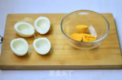Make Egg cup salad step 4