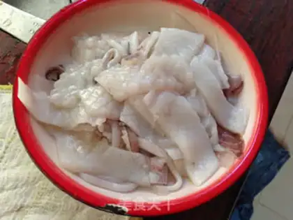 Make A fan of garlic steamed squid step 0