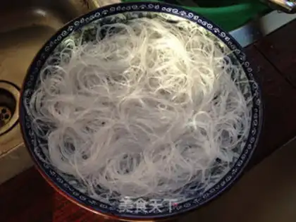 Make A fan of garlic steamed squid step 2