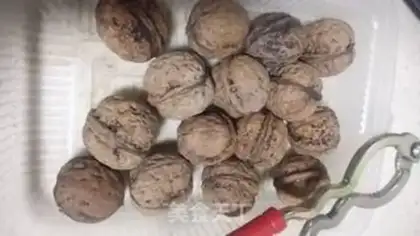 Make Amber walnuts step 0