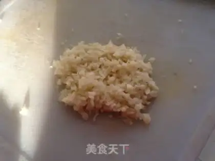 Make A fan of garlic steamed squid step 3