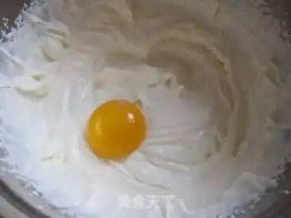 Make Light cream cranberry cake step 3