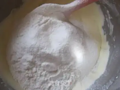 Make Light cream cranberry cake step 4