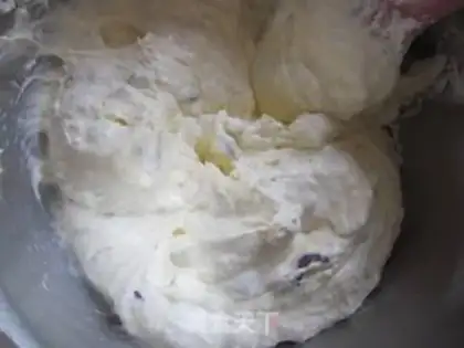 Make Light cream cranberry cake step 6