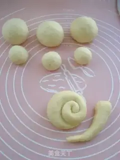 Make Snail bread step 5