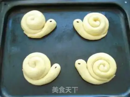 Make Snail bread step 6