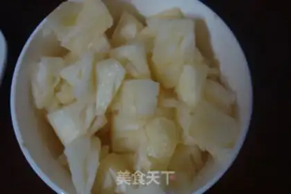 Make Pineapple rice step 1