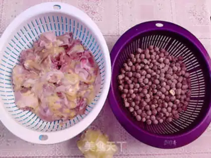 Make Lotus chicken soup step 1