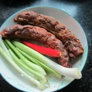 Make Celery garlic fried sausage step 0