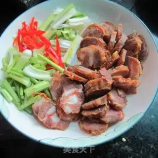 Make Celery garlic fried sausage step 1