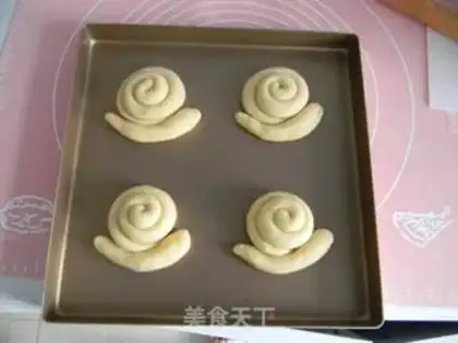 Make Milky snail bread step 10