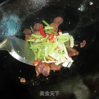 Make Celery garlic fried sausage step 4