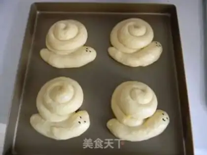 Make Milky snail bread step 12