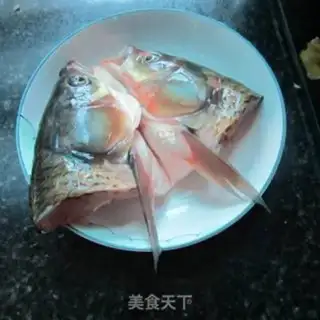 Make Onion fish head soup step 1