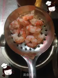 Make Strawberry shrimp salad step 4