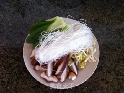 Make Green bean noodles soup step 0