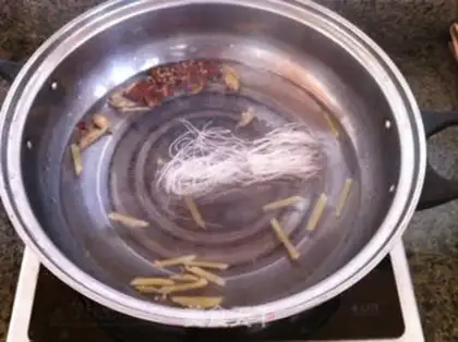 Make Green bean noodles soup step 3