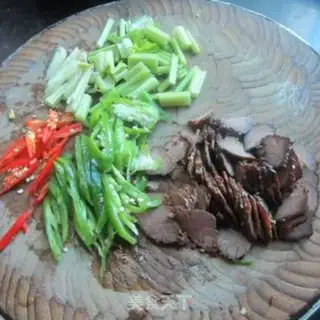 Make Cream pepper fried beef step 1