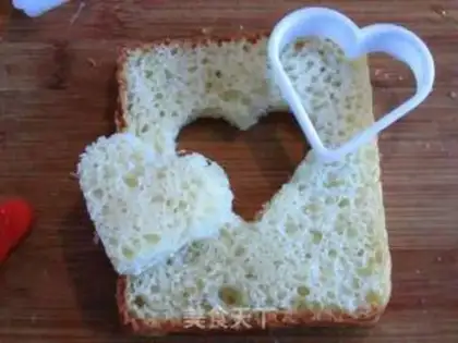 Make The quail egg toast step 1