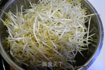 Make The green bean sprouts step 0
