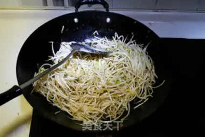 Make The green bean sprouts step 5