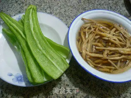 Make The green peppers, the yellow cabbage step 0
