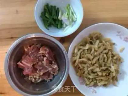 Make Onion-cracker and meat step 0