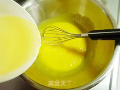 Make Rainbow naked cake step 2