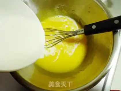 Make Rainbow naked cake step 3