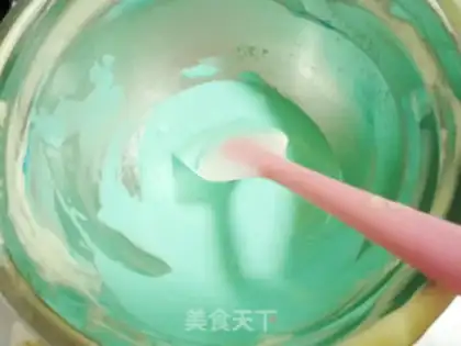Make Rainbow naked cake step 19