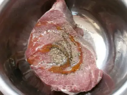 Make Black pepper steak step 1